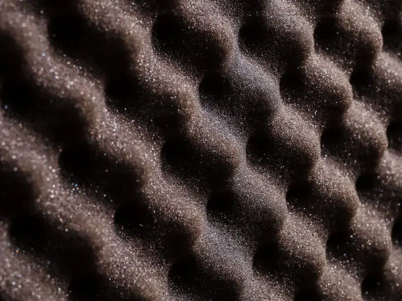 Mousse acoustique alvéolée en gros plan