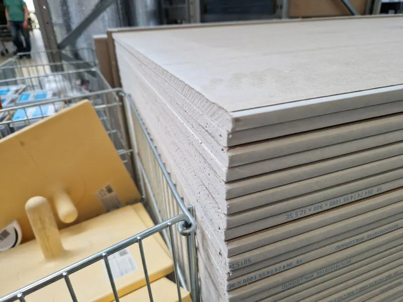 Pile de plaques de plâtre pour doublage phonique